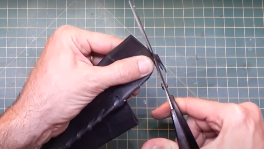 faça um corte em curva na aba.png